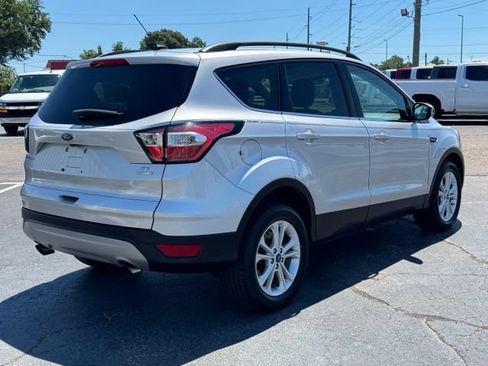 Used 2018 Ford Escape SE FWD image 5