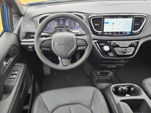 New 2026 Chrysler Pacifica Select w/ S Appearance Package image 6