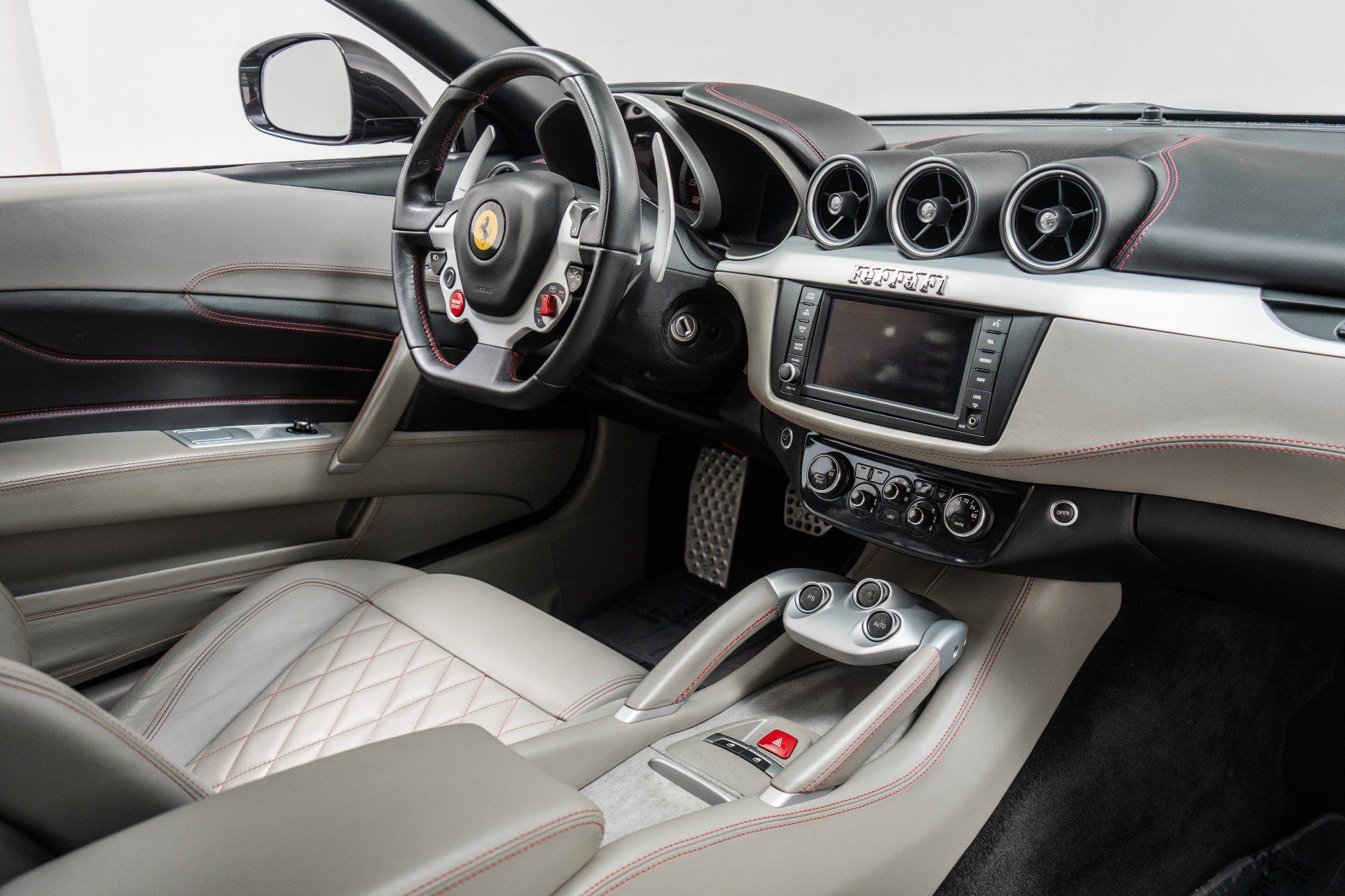 Used 2014 Ferrari FF AWD/4WD image 27