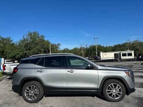 Used 2024 GMC Terrain SLT FWD image 6