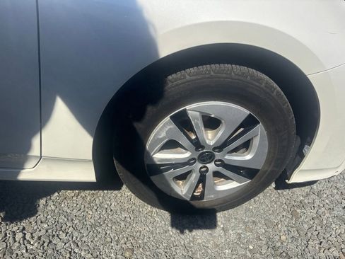 Used 2016 Toyota Prius Four w/ Advanced Technology Package FWD image 25