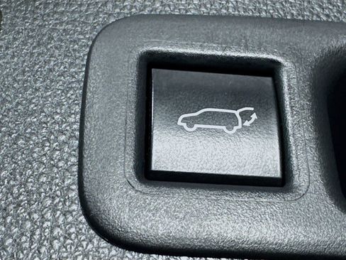Used 2022 Toyota Highlander Limited FWD image 32