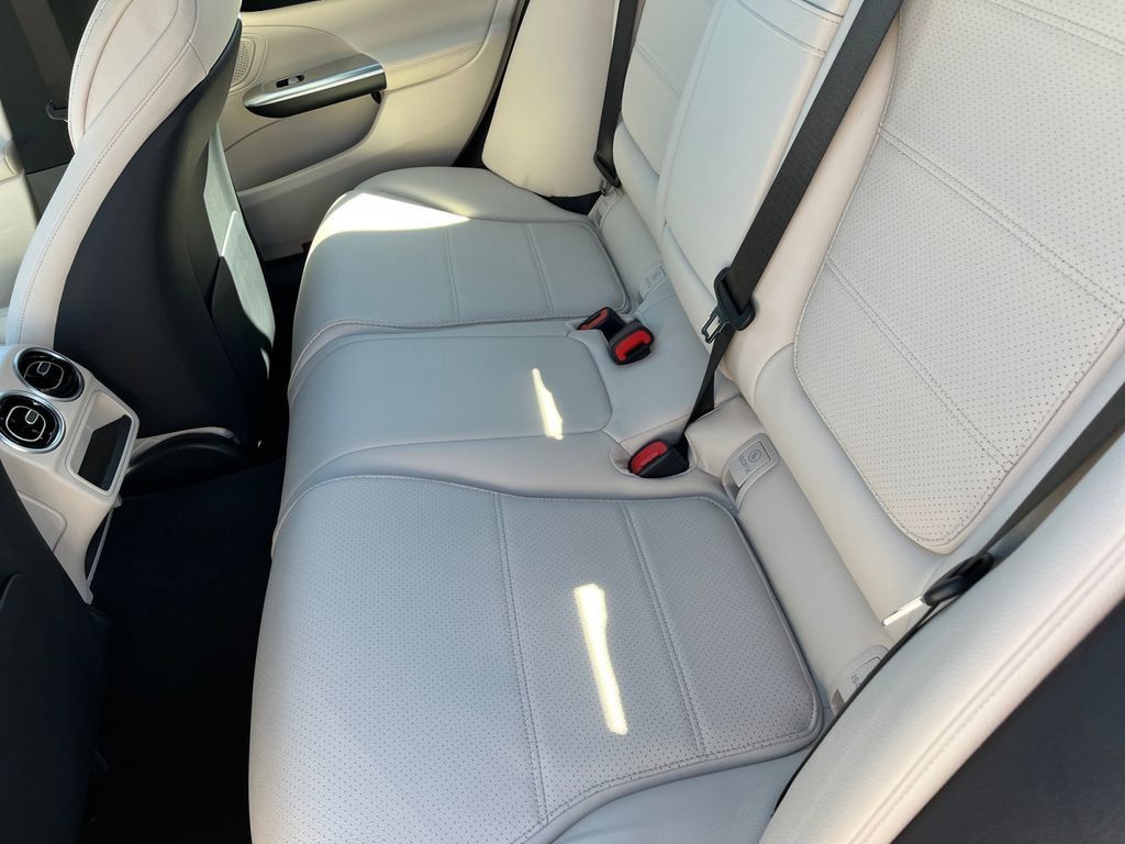 Certified 2023 Mercedes-Benz C 300 4MATIC Sedan image 13