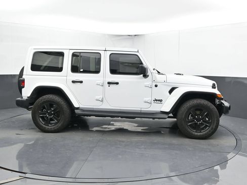 Used 2021 Jeep Wrangler Unlimited Sahara AWD/4WD image 4