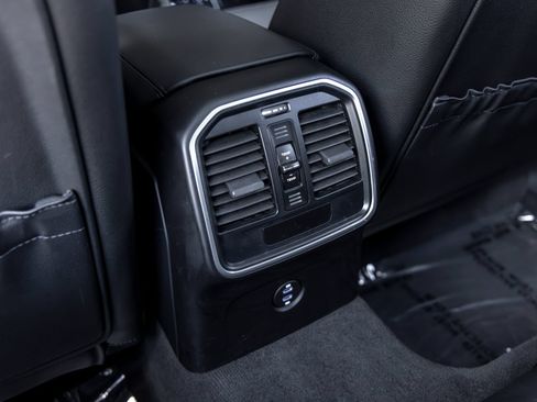 Certified 2023 Porsche Macan AWD/4WD image 42