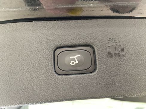 Used 2024 Ford Edge SEL w/ Convenience Package image 10