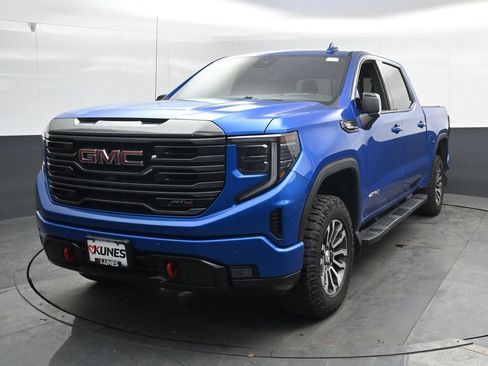 Used 2023 GMC Sierra 1500 AT4 w/ AT4 Premium Package AWD/4WD image 7