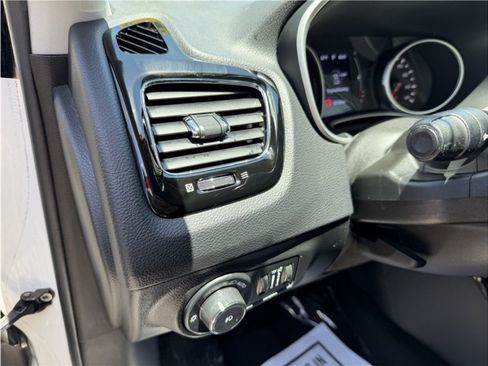 Used 2019 Jeep Compass Latitude FWD image 36
