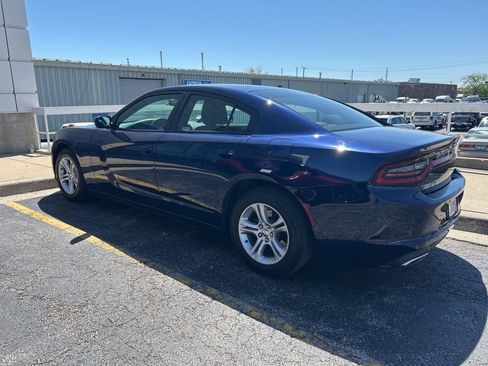 Used 2015 Dodge Charger SE RWD image 3