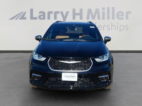 New 2026 Chrysler Pacifica Pinnacle image 9