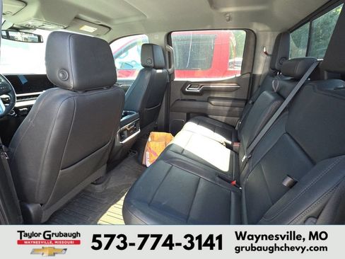 Used 2023 GMC Sierra 1500 SLT w/ SLT Premium Plus Package AWD/4WD image 14