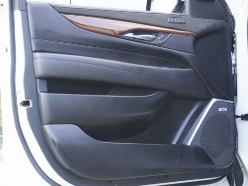 Used 2019 Cadillac Escalade ESV Premium Luxury image 27