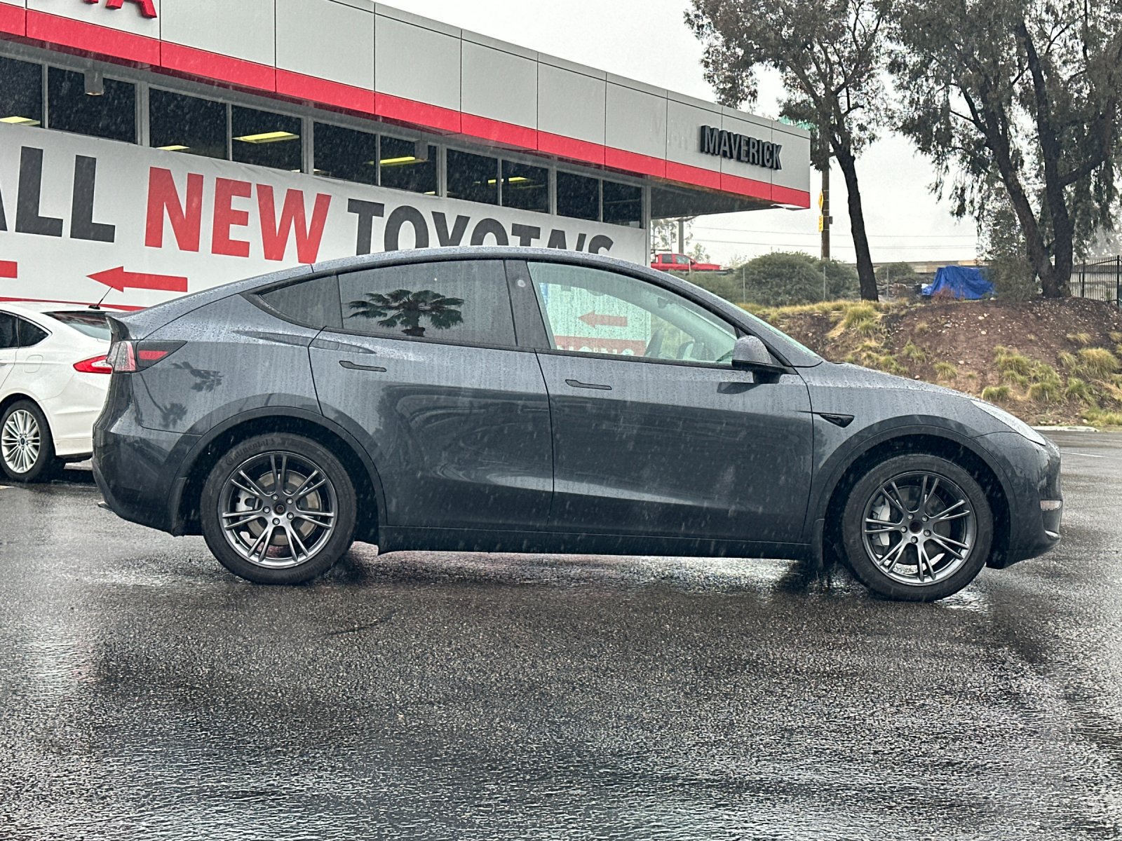 Used 2025 Tesla Model Y Long Range RWD image 6