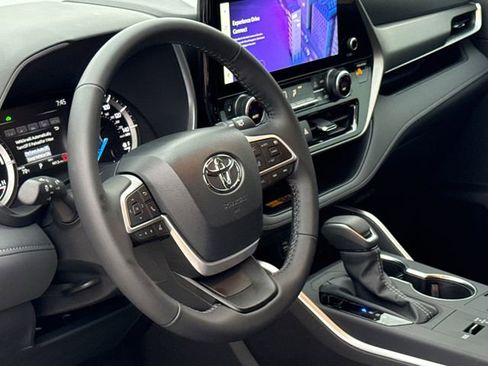 Used 2026 Toyota Highlander XLE image 20