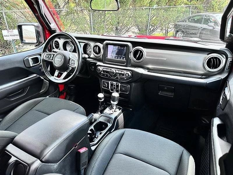 Used 2019 Jeep Wrangler Unlimited Sahara AWD/4WD image 13