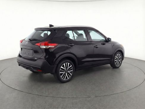 Used 2024 Nissan Kicks SV image 9