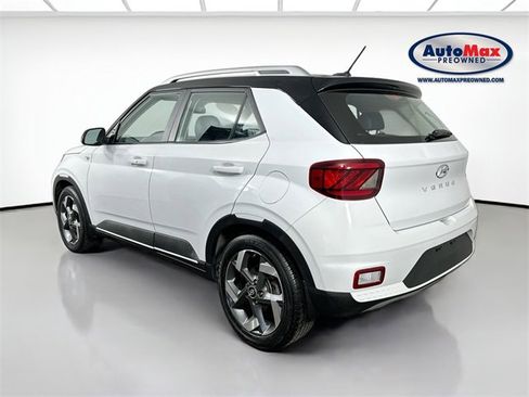 Used 2023 Hyundai Venue Limited image 5