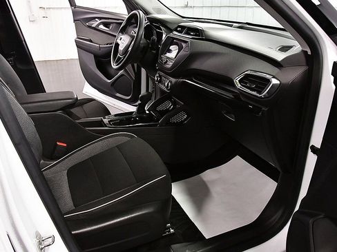 Used 2022 Chevrolet TrailBlazer LT FWD image 28