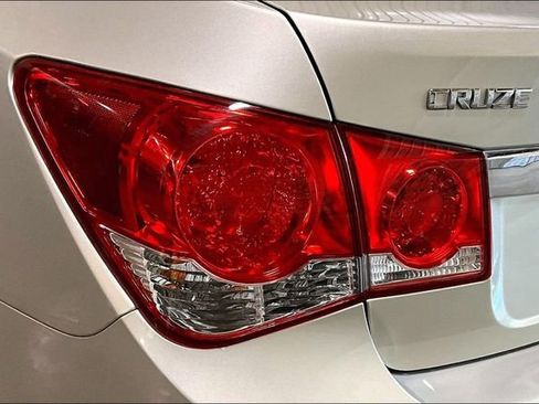 Used 2016 Chevrolet Cruze LT FWD image 8
