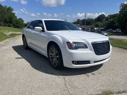 Used 2014 Chrysler 300 S AWD/4WD image 3