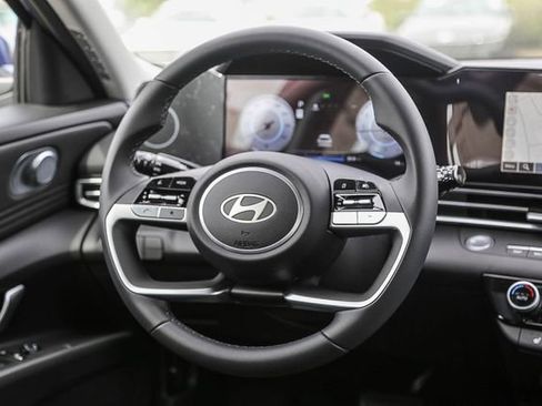 New 2026 Hyundai Elantra Limited FWD image 18