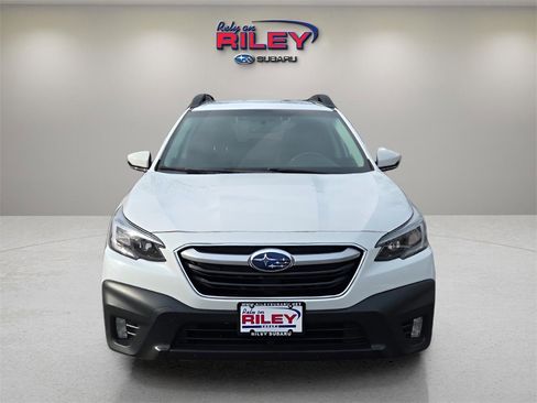 Used 2020 Subaru Outback Premium image 8