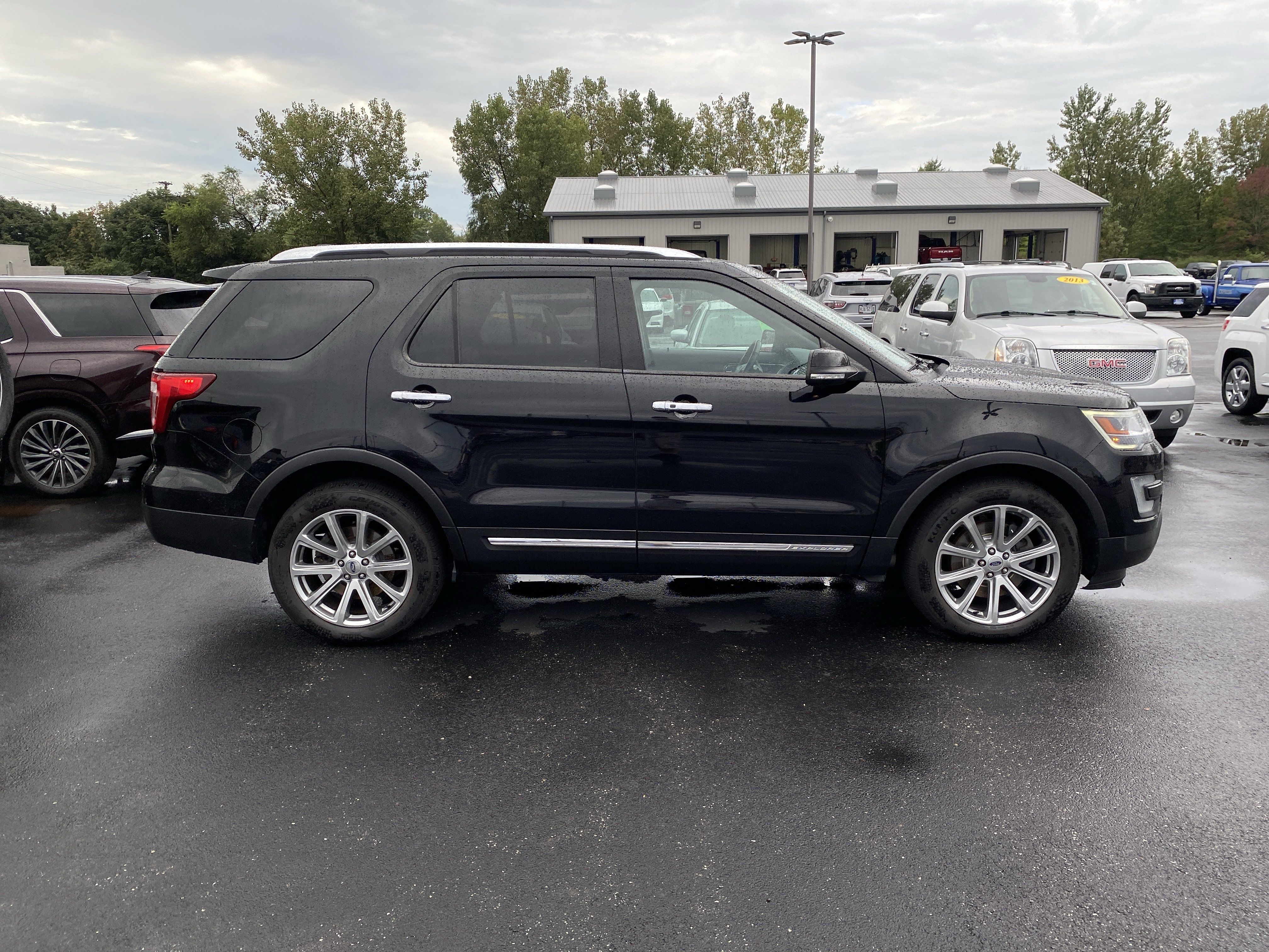 Used 2017 Ford Explorer Limited AWD/4WD image 2