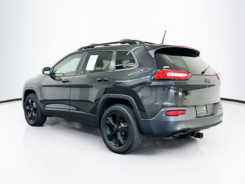 Used 2016 Jeep Cherokee Latitude w/ Cold Weather Group AWD/4WD image 5