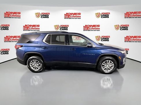 Used 2023 Chevrolet Traverse LT FWD image 16