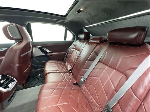Used 2023 BMW 740i w/ Luxury Rear Seating Package RWD image 23