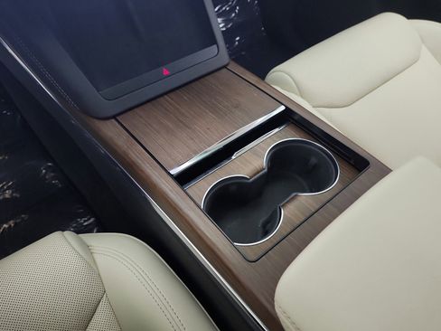 Used 2022 Tesla Model X image 12