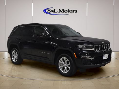 Used 2023 Jeep Grand Cherokee Limited AWD/4WD image 1