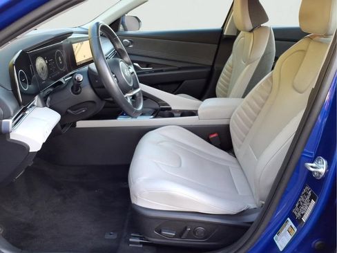 Used 2025 Hyundai Elantra Limited FWD image 17