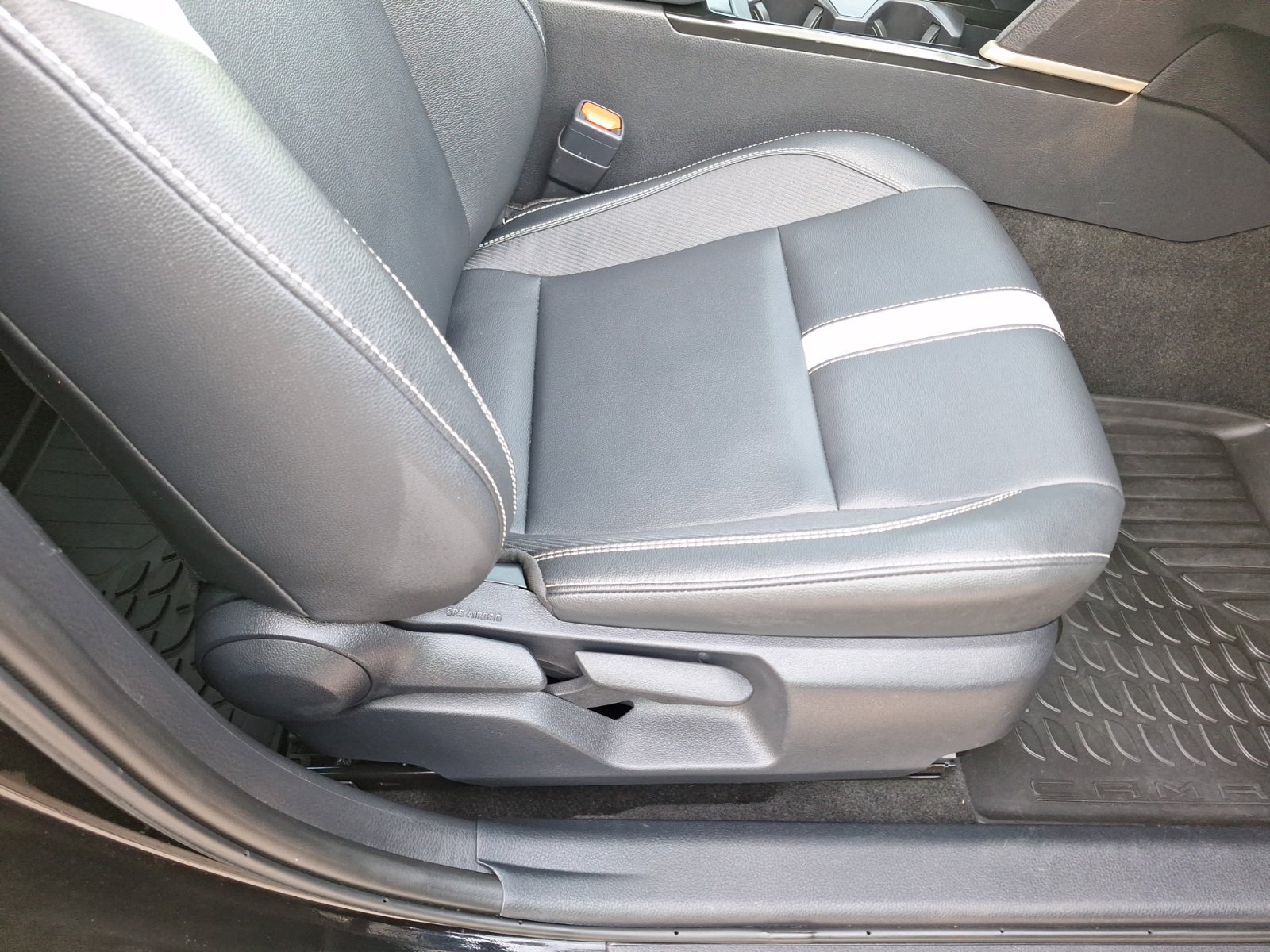 Used 2025 Toyota Camry SE w/ Convenience Package FWD image 34