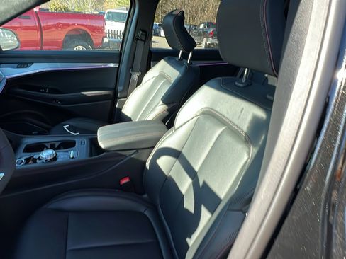 Used 2024 Jeep Wagoneer Launch Edition image 16