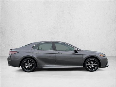 Used 2021 Toyota Camry SE FWD image 14