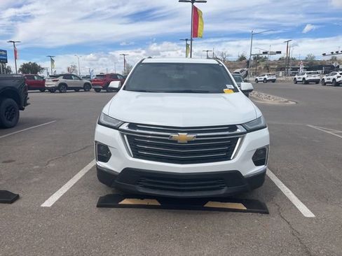 Used 2023 Chevrolet Traverse LT image 2