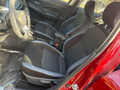 Used 2025 Nissan Versa SV image 32