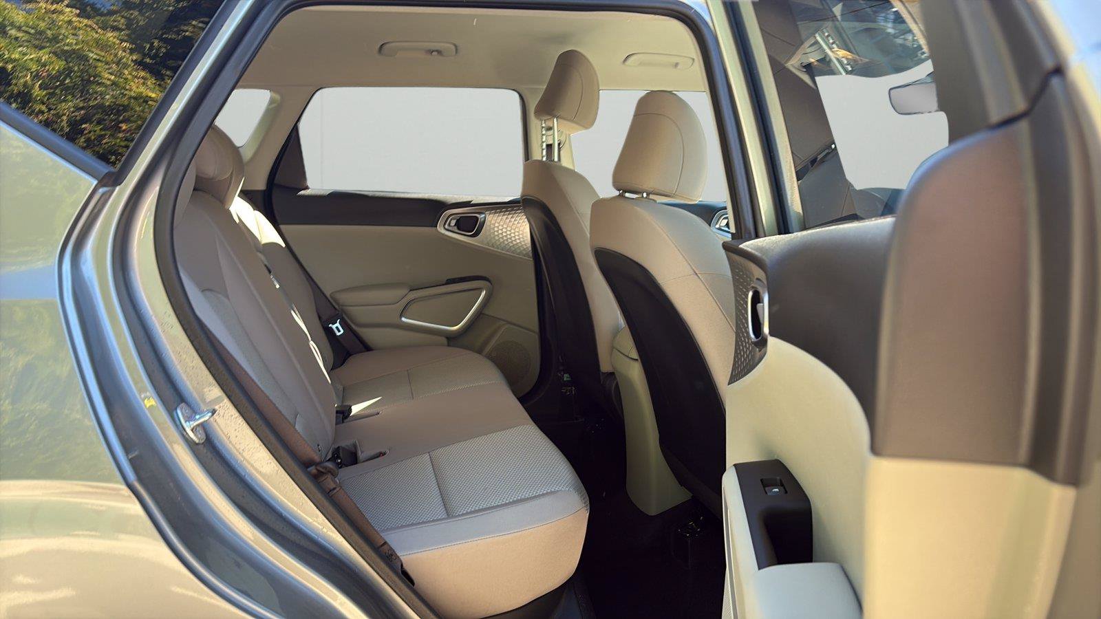 Used 2025 Kia Soul LX w/ LX Technology Package FWD image 13