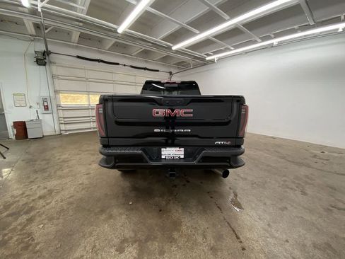 Used 2025 GMC Sierra 3500 AT4 w/ AT4 Premium Plus Package image 5