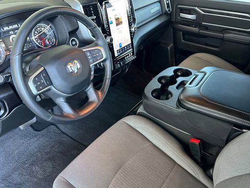 Used 2024 RAM 2500 Big Horn w/ Safety Group image 10