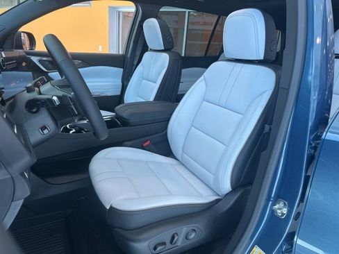 New 2026 Chevrolet Traverse High Country w/ LPO, Floor Liner Package image 9