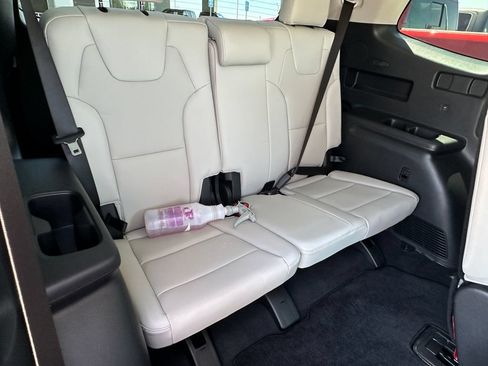 Used 2025 Kia Telluride S FWD image 21
