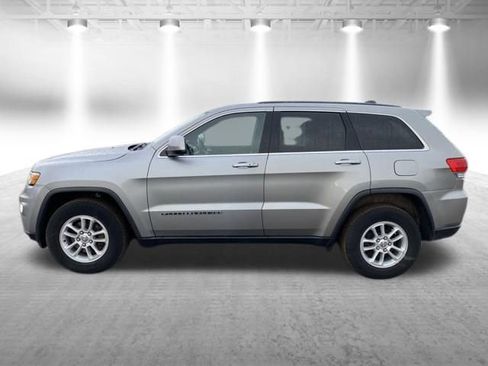 Used 2018 Jeep Grand Cherokee Laredo AWD/4WD image 9