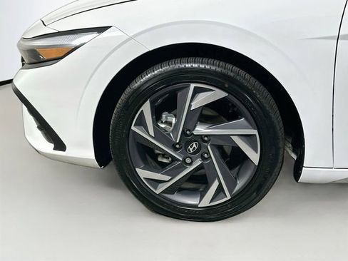 Used 2025 Hyundai Elantra SEL FWD image 34