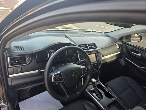 Used 2017 Toyota Camry SE w/ Moonroof Package image 15