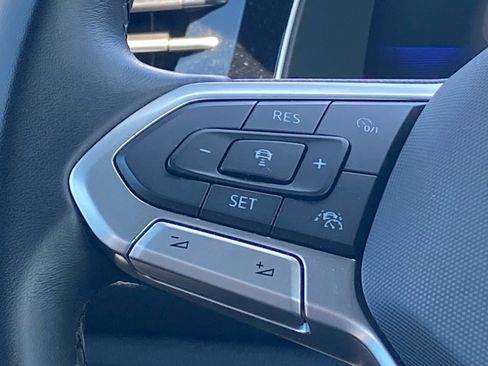 Certified 2025 Volkswagen Jetta Sport FWD image 8