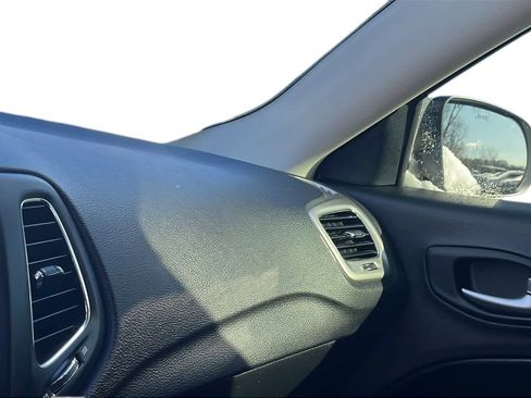 Used 2017 Jeep Compass Latitude w/ Popular Equipment Group image 18