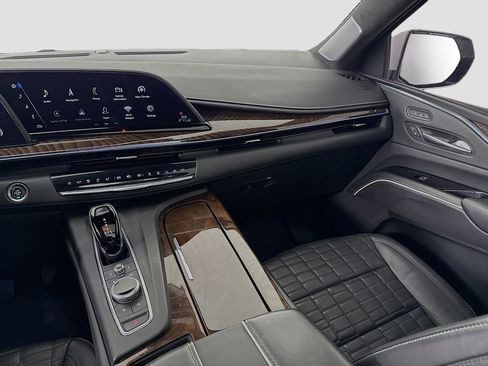 Used 2022 Cadillac Escalade ESV Sport Platinum w/ LPO, ONYX Package image 23