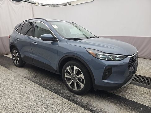 Used 2024 Ford Escape Platinum AWD/4WD image 3